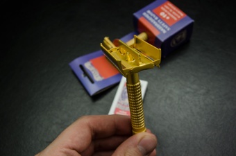 Сатинированный, позолоченный Т-образный станок Timor 1324sb