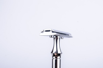 Т-образная бритва из нержавеющей стали Timor с гребенкой 1350K