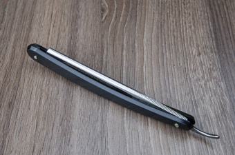 Опасная бритва Dovo Best Quality Black 5/8” 100 581 