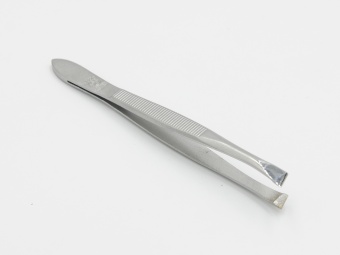 Пинцет Dovo скошенный широкий 457 3526