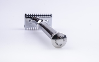 Т-образная бритва из нержавеющей стали Timor с гребенкой 1350K