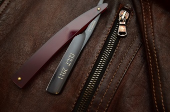 Опасная бритва Wacker Kult 4/8” 2011 акрил красн. 4/8" 